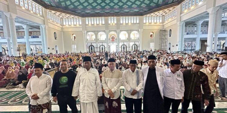Praktisi Hukum Muslim Indonesia dan Takmir Masjid Al Akbar Surabaya Gelar Pengajian Kebangsaan Bersama Gus Muwafiq