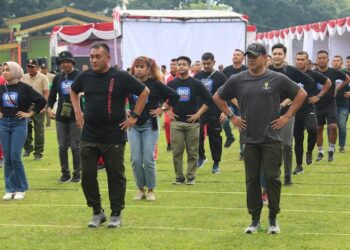 Menyambut HUT RI Ke-78, Yonif Raider 100/PS Bersama TNI Polri dan Unsur Forkopimda Gelar Olahraga Bersama