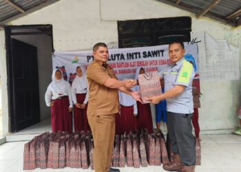 PT. PIS serahkan CSR Bantuan Alat Tulis Siswa/i SD 167 Paket Untuk Anak-Anak Masyarakat 