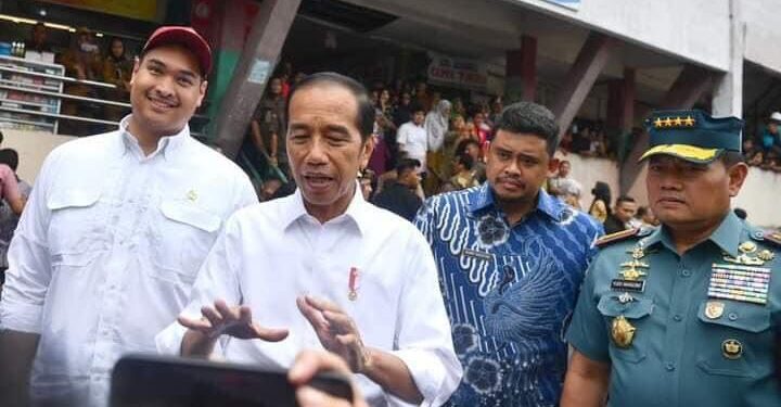 Kunjungi Pasar Sukaramai, Presiden Tinjau Kondisi dan Harga Sejumlah Komoditas Pangan