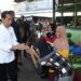 Presiden Jokowi Tinjau Harga Kebutuhan Pokok di Pasar Brahrang