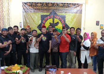 Peringati HUT Ke-4, Kapas Sutra Mengelar Potong Nasi Tumpeng