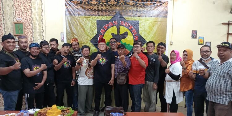 Peringati HUT Ke-4, Kapas Sutra Mengelar Potong Nasi Tumpeng