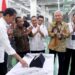Presiden Jokowi Tinjau Pabrik Baterai Mobil Listrik di Karawang