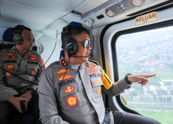 Kapolda Sumut Bersama Danlantamal Patroli Perairan Belawan Dari Udara