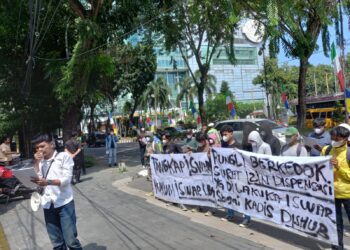 Ratusan Massa Formasi Kembali Berunjuk Rasa Desak DPRD Medan Periksa Oknum Kadishub IL