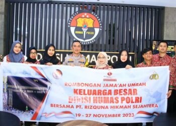 Kadivhumas Polri Berangkatkan 15 Orang Ibadah Umroh Dalam Rangka Hari Jadi ke-72 Humas Polri