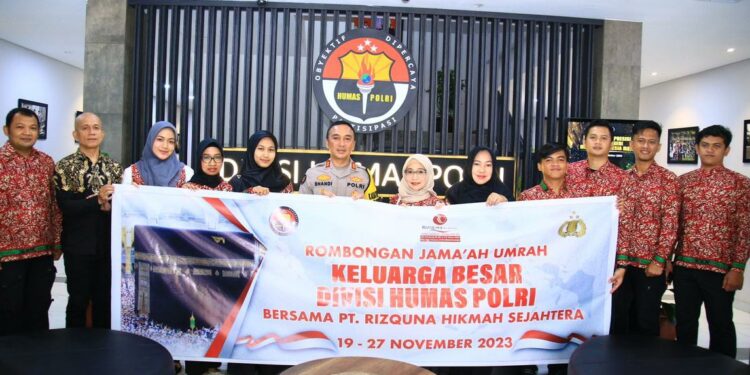 Kadivhumas Polri Berangkatkan 15 Orang Ibadah Umroh Dalam Rangka Hari Jadi ke-72 Humas Polri