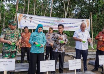Dukung Gertanimas, Pj Gubernur Sumut Tanam Jagung di SMKN 2 Tuhemberua