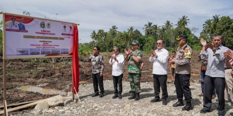 Pj Gubernur Sumut Resmikan Kantor DPRD Nias dan Berikan Sejumlah Bantuan