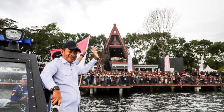 Buka Aquabike Seri Balige, Pj Gubernur Sumut Sangat Terkesan Lihat Antusias Penonton