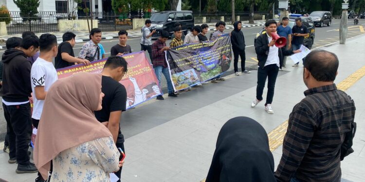 Galian C Tetap Berjalan, Mahasiswa Mandailing Kembali Mendatangi Pemprovsu dan Dinas Perizinan