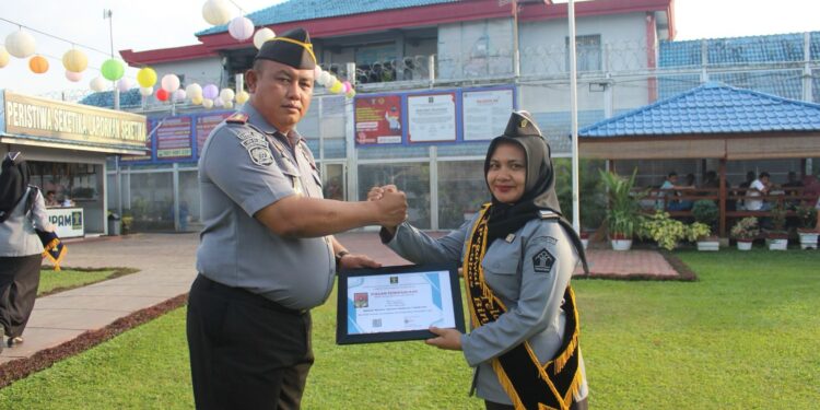 Lapas Binjai Gelar Apel Pelepasan Petugas Purnabakti Dan Pemberian Penghargaan Petugas