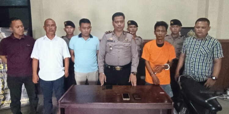Seperti di Film Action, Personel Polsek Patumbak Tabrak Kereta Pelaku Jambret