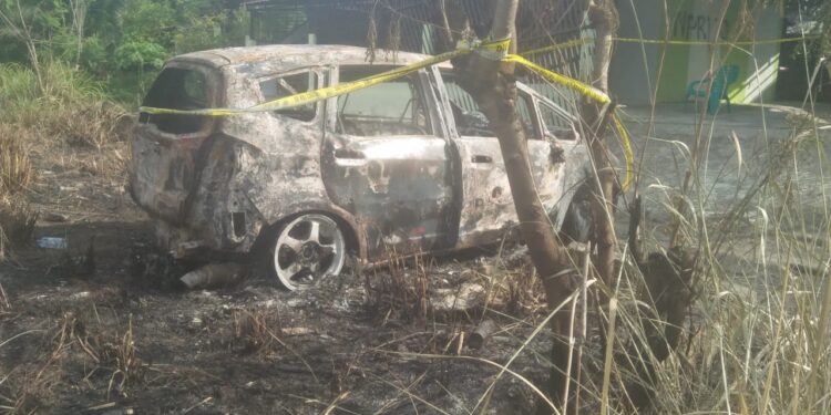 Sati Unit Mobil Diduga Milik Bandar Narkoba Dibakar Massa