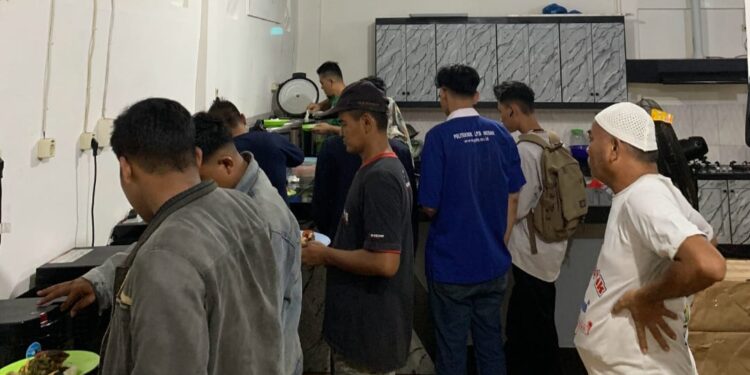 DPC GRIB Jaya Kota Medan Bantu Masyarakat Dengan Dapur Umum Setiap Hari