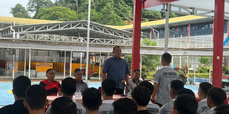 Percepat Langkah, Kalapas Narkotika Kelas IIA Samarinda Theo Adrianus Pimpin Rapat Bersama Jajaran