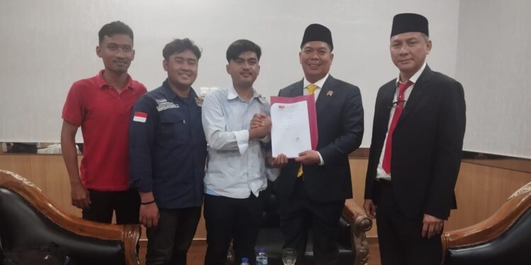 Mahasiswa Geruduk Gedung DPRD Banten, Ini Tuntutannya