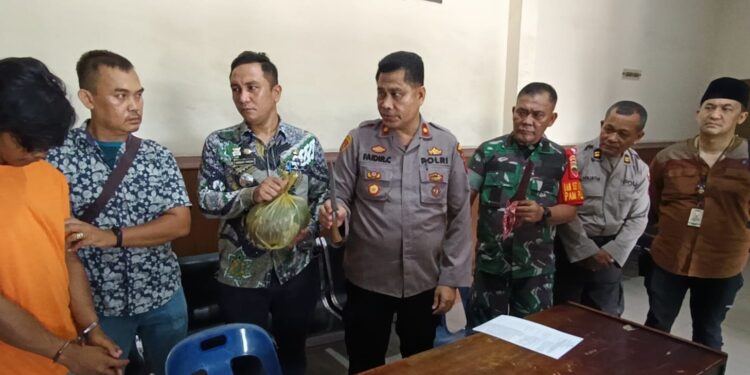 Sadis!!!… Anak Tikam Ayah Kandung Hingga Tewas