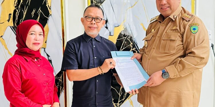 Bupati Maros Chaidir Syam Kembali Terima Penghargaan di Perpustakaan Nasional