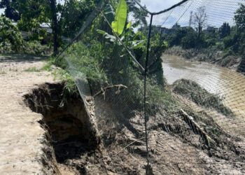 Tragis, Lapangan Gang Pantai Kampung Lalang Medan Nyaris Hilang Akibat Abrasi Pascabanjir