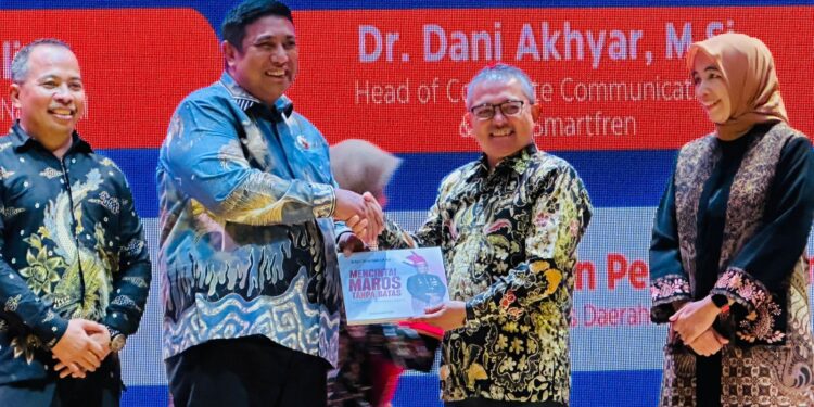 Chaidir Syam dan Prof E. Aminuddin Azis, Raih Penghargaan Tertinggi Literasi Sandya Praditya