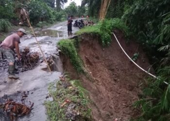 Ruas Jalan Provinsi Hampir Putus, Masyarakat Nagori Durian Banggal dan HIMAPRA Tuntut Pemerintah Segara Lakukan Penanganan