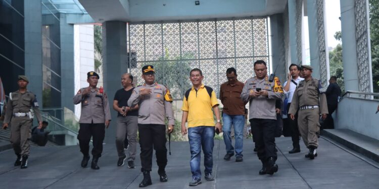 Kapolrestabes Medan Turun Langsung Pantau Demo Tolak Kenaikan PPN 12 Persen di Gedung DPRD Sumut