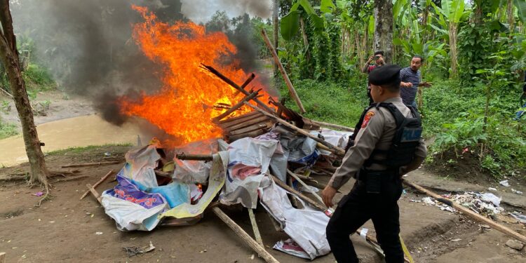 Polrestabes Medan Gerebek Dua Sarang Narkoba di Desa Paya Geli, Tiga Pelaku Diringkus 