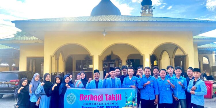 DPK BKPRMI Medan Labuhan Laksanakan Kegiatan Berbagi Takjil di Bulan Ramadhan