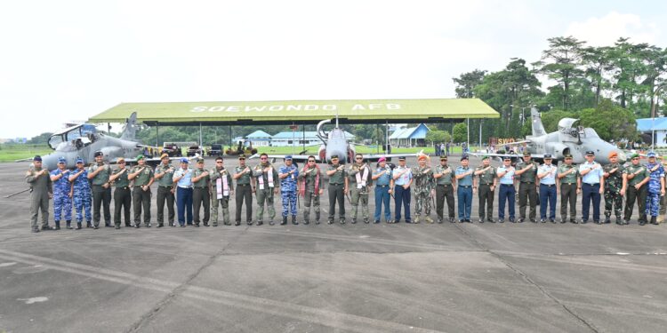 Kedatangan Pesawat Tempur Hawk 100/200 Skadron Udara 12 di Lanud Soewondo Dalam Rangka Latihan Refueling dan Training Local
