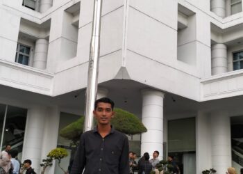 PENGARUH KEBIJAKAN ENERGI MINYAK BUMI TERHADAP KEEBUTUHAN MASYARAKAT