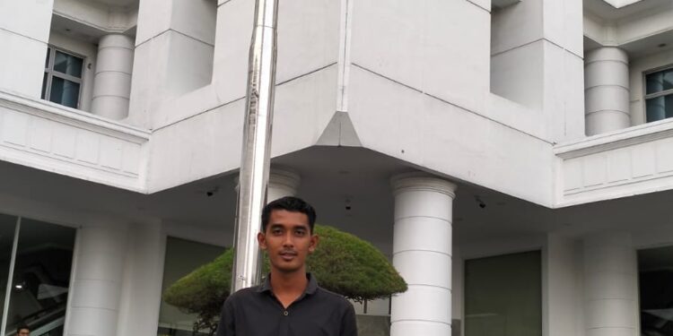 PENGARUH KEBIJAKAN ENERGI MINYAK BUMI TERHADAP KEEBUTUHAN MASYARAKAT