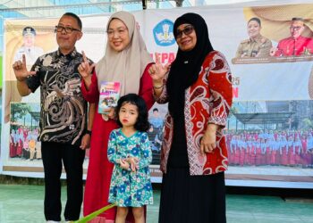 Hj. Melinda Aksa, Launching Gerakan Sayang Buku Makassar di Apel Pelepasan Siswi SDN Maccini Sombala I