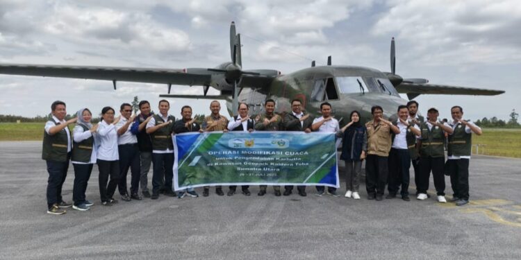 TNI AU dan BMKG Bersinergi, Pesawat Casa-212 Lakukan Operasi Modifikasi Cuaca dari Lanud Soewondo