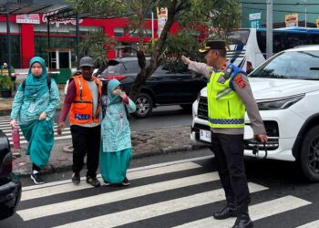 Kompol Bambang Gunanti S.H. M.H Pastikan Keamanan dan Kelancaran Lalin di Sekitar YPSH Setia Budi