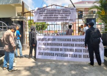 Pengadilan Tinggi Medan Didemo Massa Aksi Aliansi Masyarakat Mahasiswa Peduli Keadilan Tuntut Periksa Hakim Tipikor PN Medan