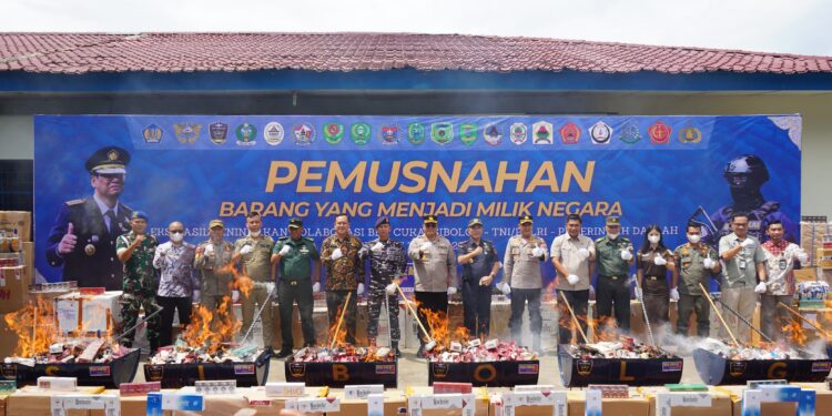 Bea Cukai Sibolga Berantas Rokok Ilegal, Musnahkan Barang Bukti 1,8 Miliar