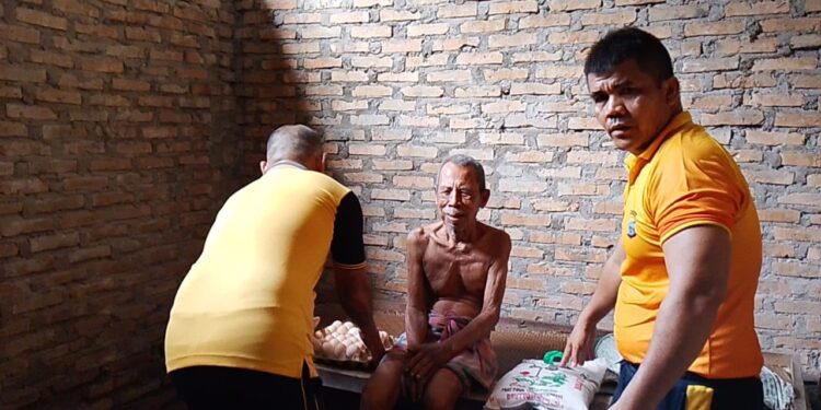 Menyentuh Hati, Polsek Perbaungan Salurkan Bansos untuk Warga Sakit Menahun atas Arahan Kapolres Serdang Bedagai AKBP Jhon Hery Rakutta Sitepu