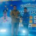 Chaidir Syam Persembahkan Buku, Hj. Vivi Chaidir Terima Penghargaan di Festival Literasi Maros