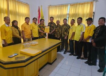 Darlian Pone Kembalikan Formulir Pendaftaran Calon Ketua DPD Partai Golkar Kabupaten Way Kanan