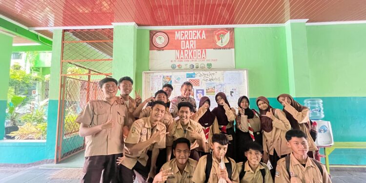 Perkuat Komunikasi Cepat Tanggap, Polsek Kebon Jeruk Sosialisasikan Call Center Kepolisian di SMK 3 Jakarta