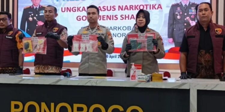 Polres Ponorogo Amankan Pengedar Narkoba Asal Madiun, Sita 301 Gram Sabu