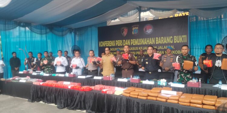 Polrestabes Medan Musnahkan 52 Kg Sabu dan 50 Kg Ganja, 3 Kurir Jaringan Internasional Ditangkap  ‎