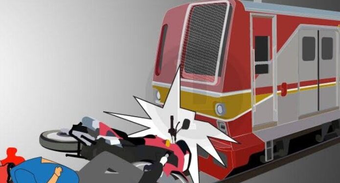 Driver Ojol Tewas, Motor Terseret 500 Meter usai Ditabrak Kereta Api‎