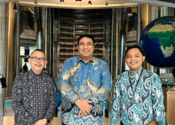 Ahmad Takbir Abadi bersama Bupati Maros Dr. H.A.S Chaidir Syam, S.IP.M.H dan Bachtiar Adnan Kusuma di Perpustakaan Nasional Jalan Merdeka Selatan, Jakarta. Foto: Istimewa/IndoPos86.net.
