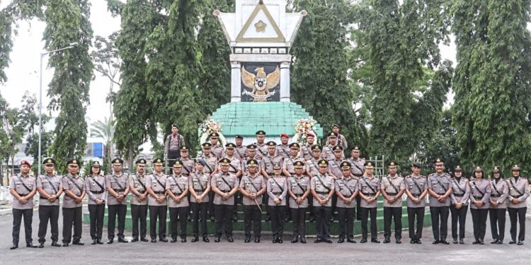 80 Tahun Mengabdi, Polres Simalungun dan Polres Pematang Siantar Gelar Ziarah dan Tabur Bunga di Taman Makam Pahlawan Nagur