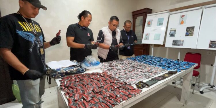 ‎Terbongkar!!!… Rumah Kost di Medan Disulap Jadi Gudang Vape Narkoba Asal Malaysia, 680 Unit Disita Dua Pelaku Ditangkap