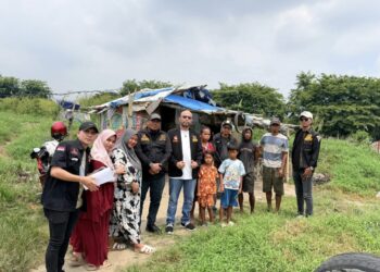 Di Balik Gubuk Reot, Harapan Itu Kembali Menyala: GRIB Jaya Kota Medan Antar Dua Anak Kembali Bersekolah