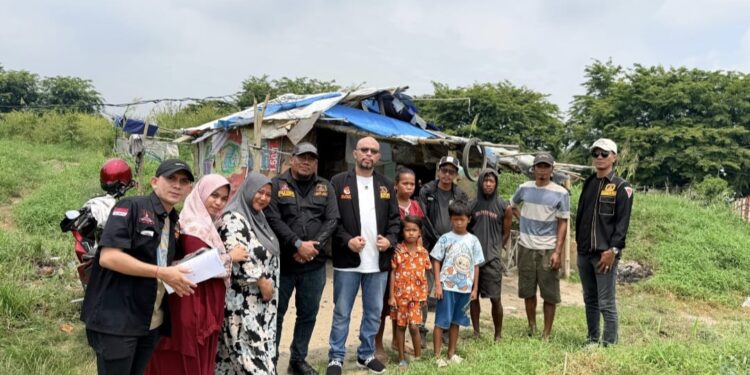 Di Balik Gubuk Reot, Harapan Itu Kembali Menyala: GRIB Jaya Kota Medan Antar Dua Anak Kembali Bersekolah